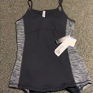 Kyodan workout tank removable cups shelf bra M NWT